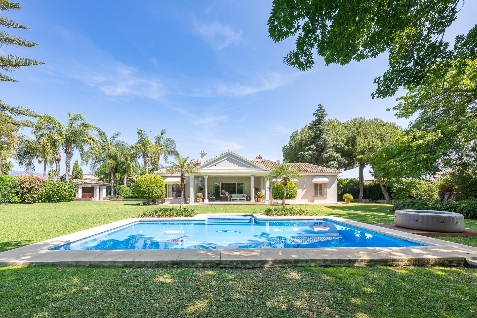Garden of House or chalet for sale in Marbella  with Air Conditioner, Private garden and Terrace