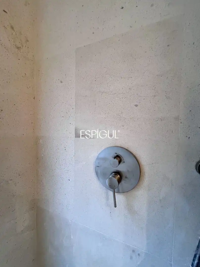 Badezimmer von Wohnung zum Verkauf in Madrid mit Klimaanlage, Heizung und Terrasse