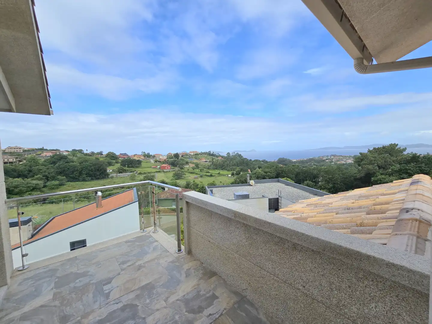 Terrassa de Casa o xalet en venda en Vigo  amb Calefacció, Jardí privat i Terrassa