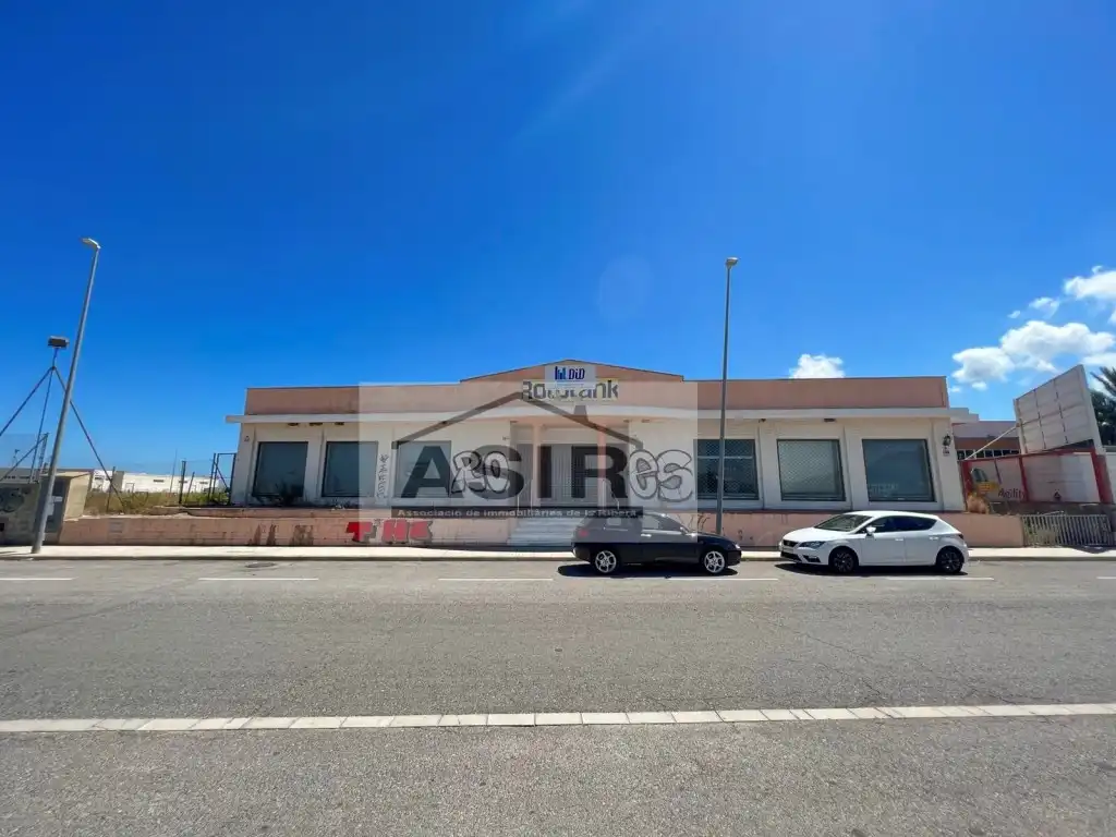 Industrial buildings for rent in Favara