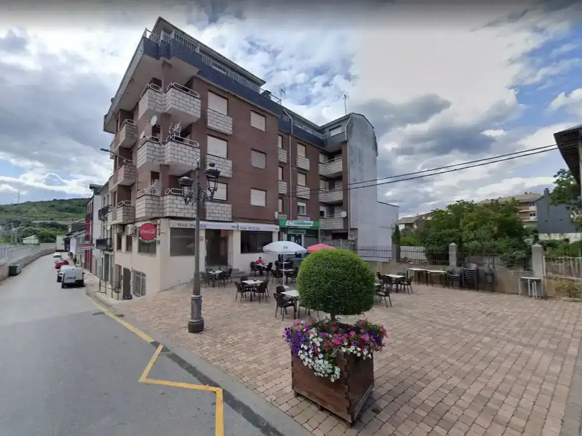 Vista exterior de Pis en venda en Toral de los Vados amb Balcó
