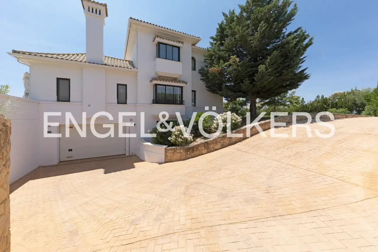 Vista exterior de Finca rústica en venda en Arcos de la Frontera amb Aire condicionat, Calefacció i Jardí privat