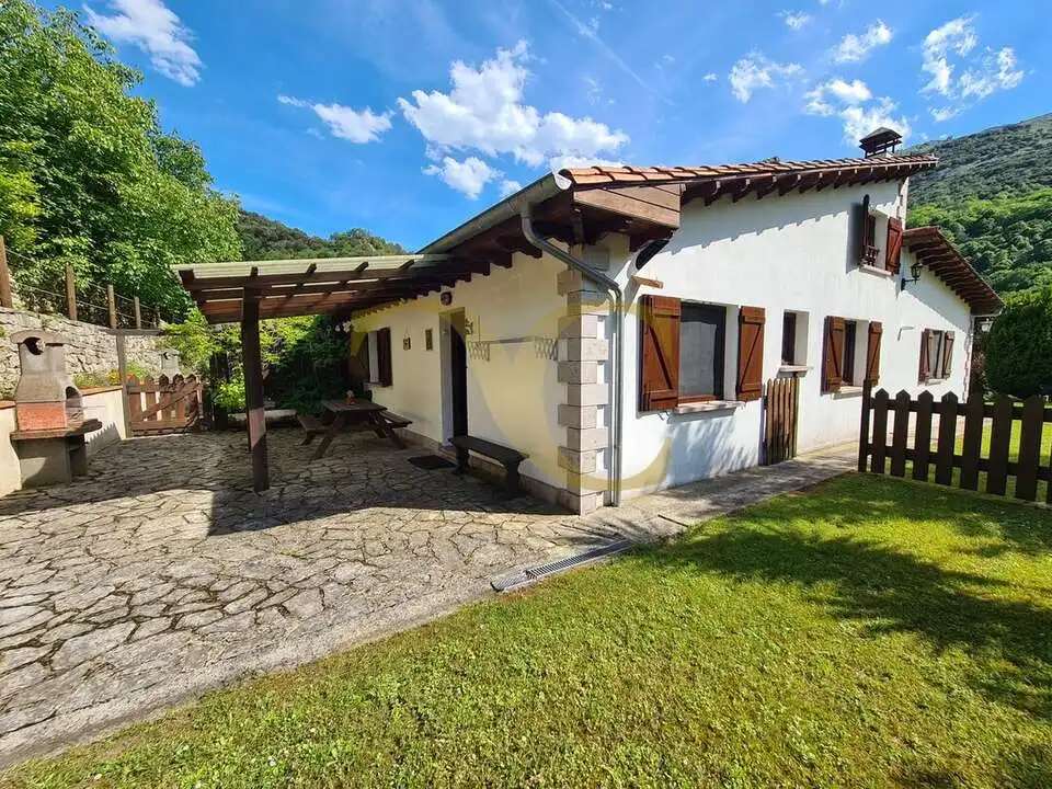 Vista exterior de Casa o xalet en venda en Peñamellera Alta amb Calefacció, Jardí privat i Terrassa