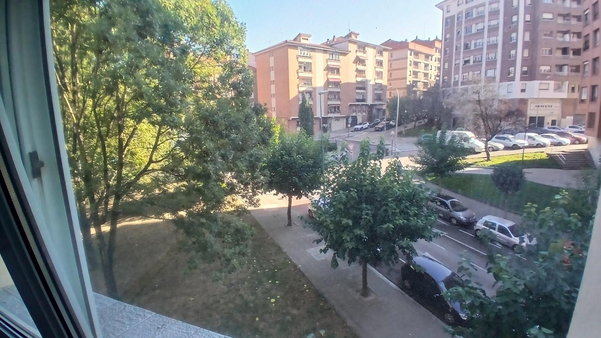 Vista exterior de Pis en venda en Galdakao amb Calefacció i Balcó