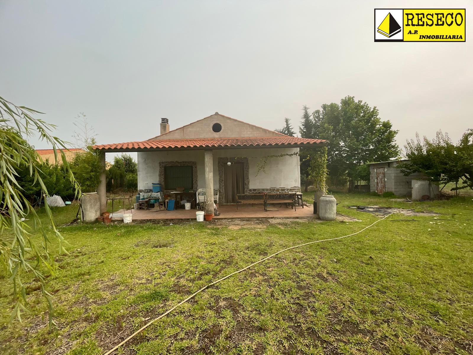 Vista exterior de Casa o xalet en venda en La Coronada amb Jardí privat