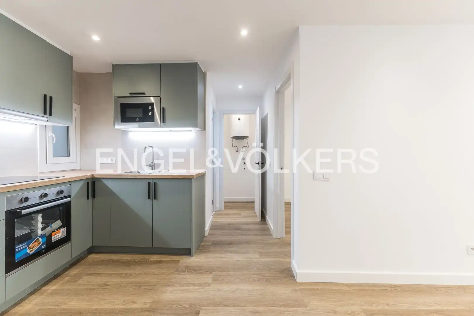 Flat for sale in L'Hospitalet de Llobregat  with Heating and Balcony