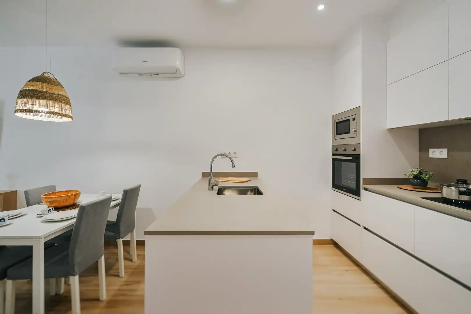 Küche von Erdgeschoss zur Miete in Palamós mit Klimaanlage, Heizung und Terrasse