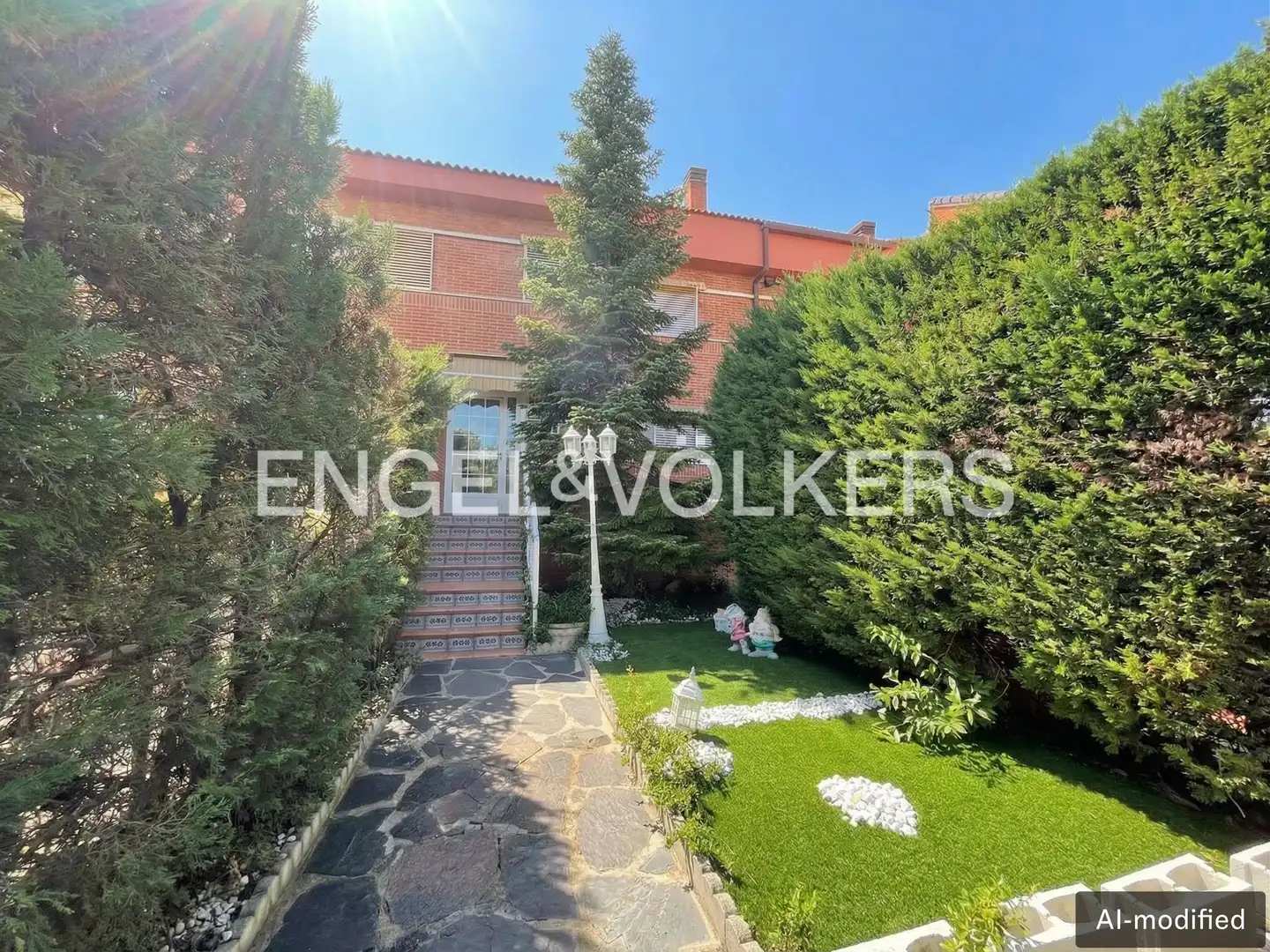 Vista exterior de Casa adosada en venda en Ciudalcampo amb Aire condicionat, Calefacció i Jardí privat