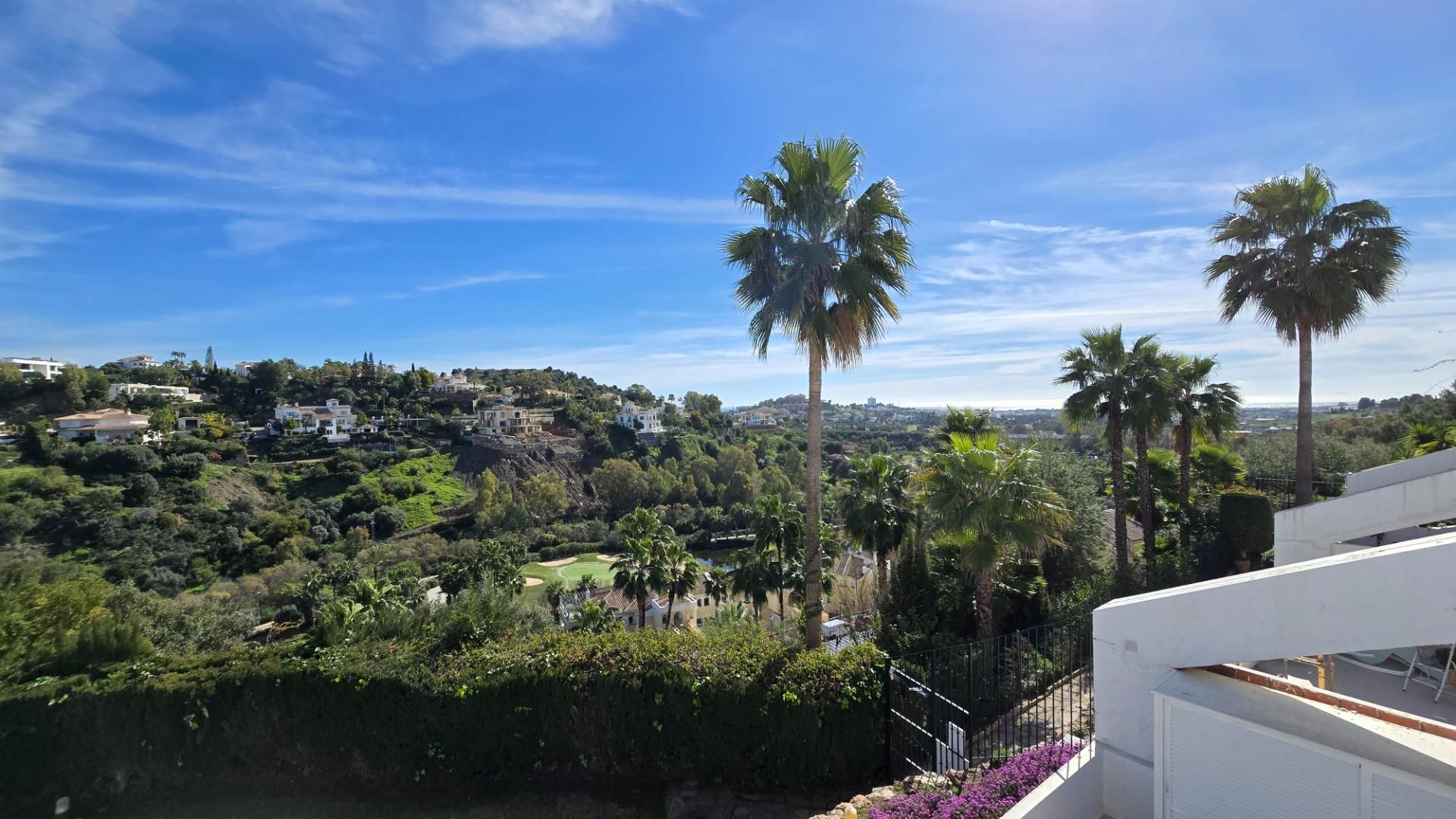 Exterior view of Flat for sale in Benahavís  with Air Conditioner, Private garden and Terrace