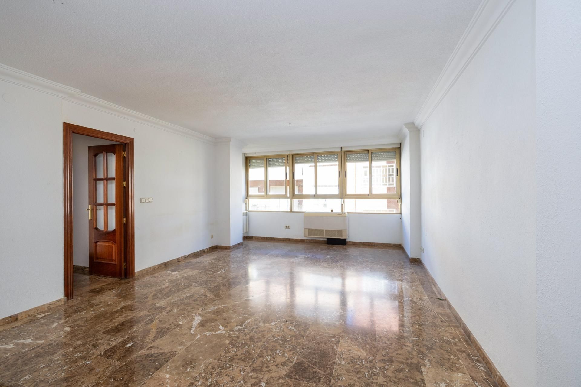 Flat for sale in  Granada Capital  with Air Conditioner, Heating and Terrace