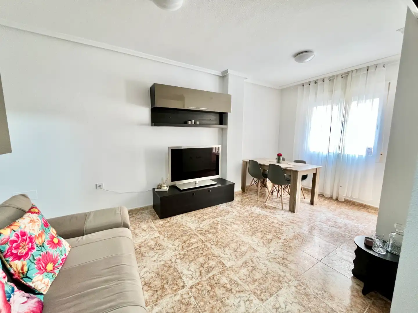 Wohnzimmer von Wohnung zum Verkauf in Torrevieja mit Klimaanlage, Heizung und Terrasse