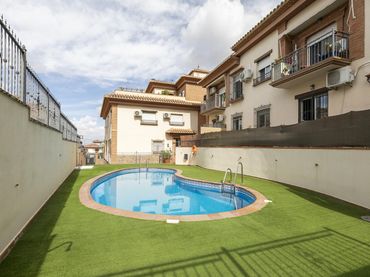 Àtic amb piscina en venda a Calle Lindero 2