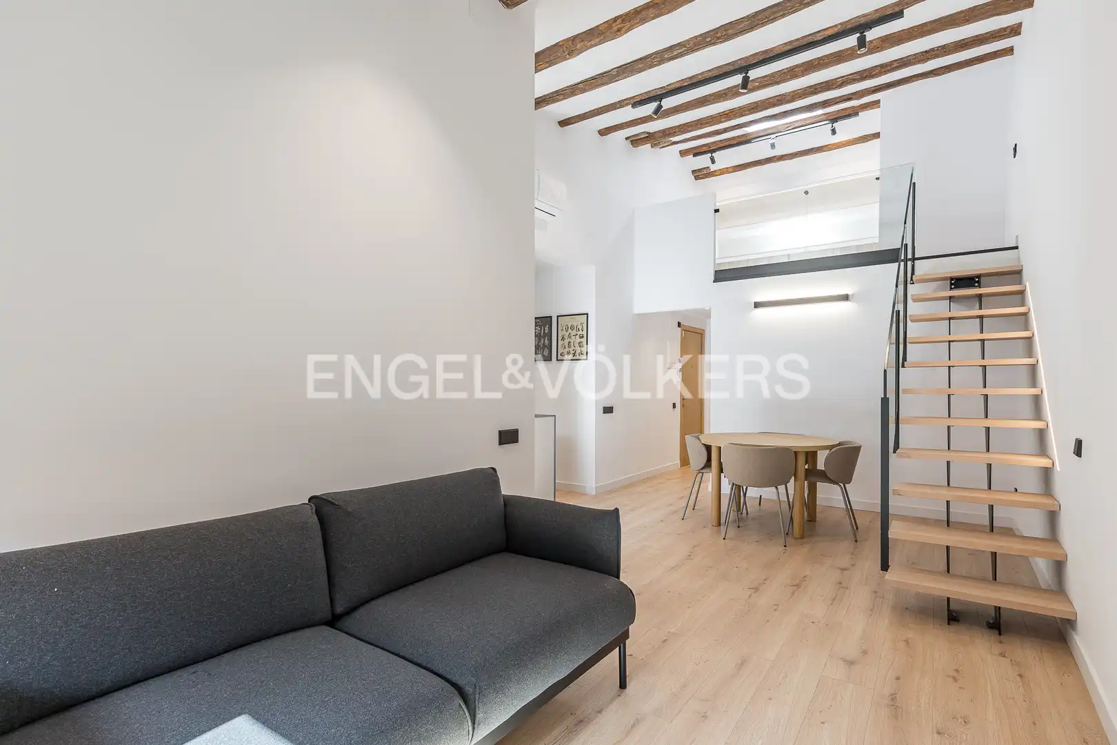 Sala d'estar de Pis de lloguer en Barcelona amb Calefacció i Balcó