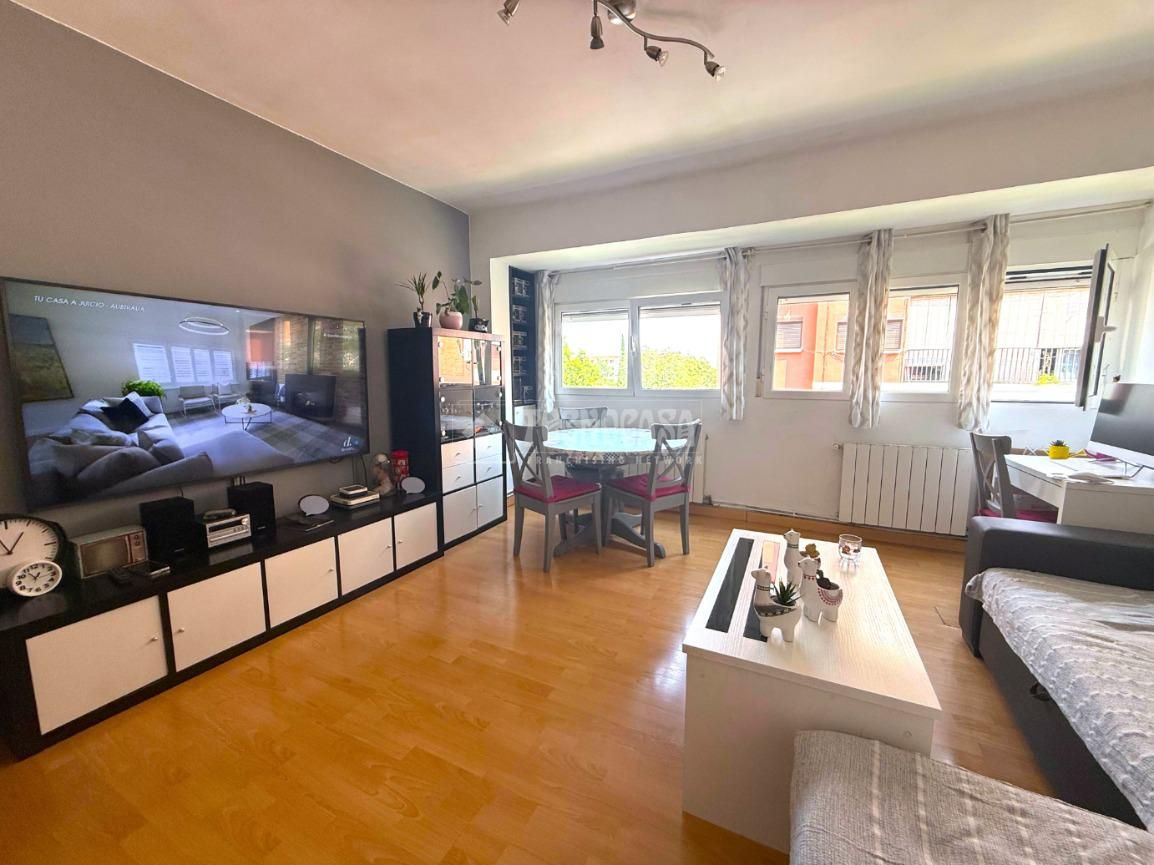 Sala d'estar de Pis en venda en  Zaragoza Capital amb Calefacció