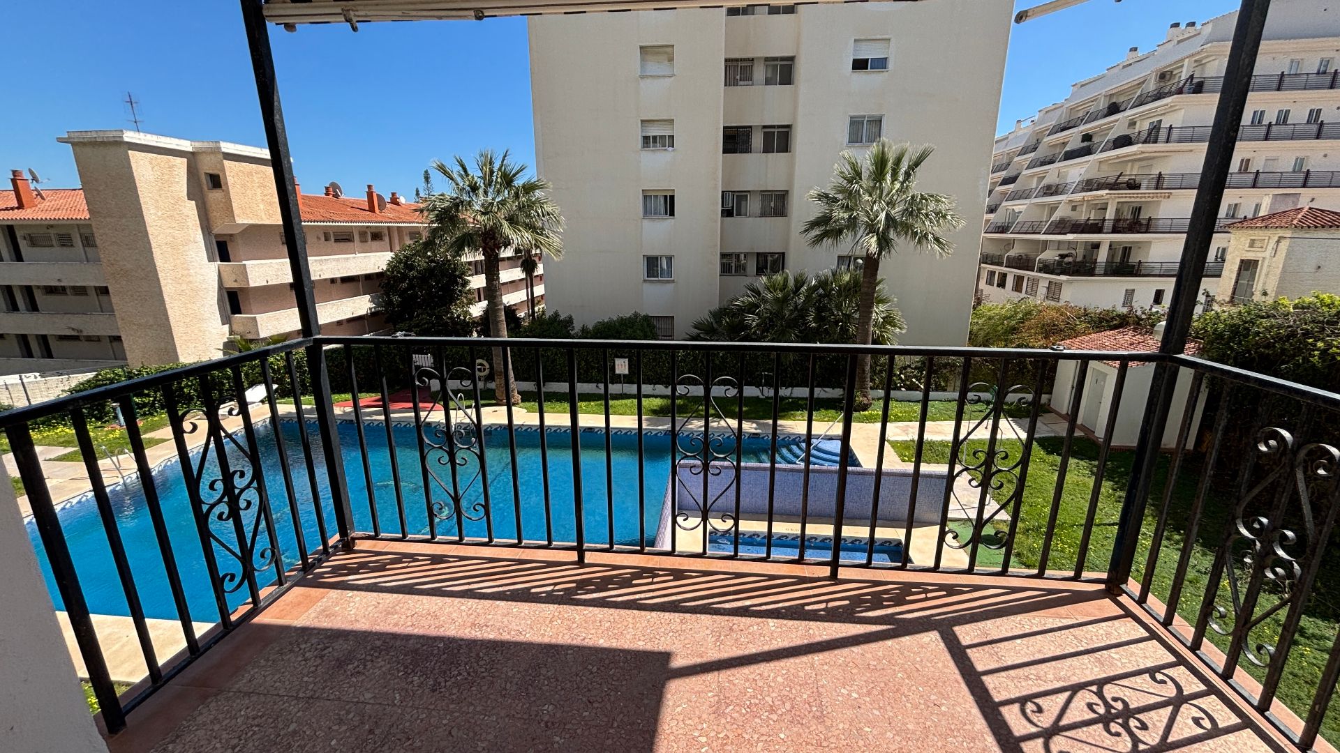 Piscina de Pis de lloguer en Benalmádena amb Aire condicionat, Terrassa i Moblat