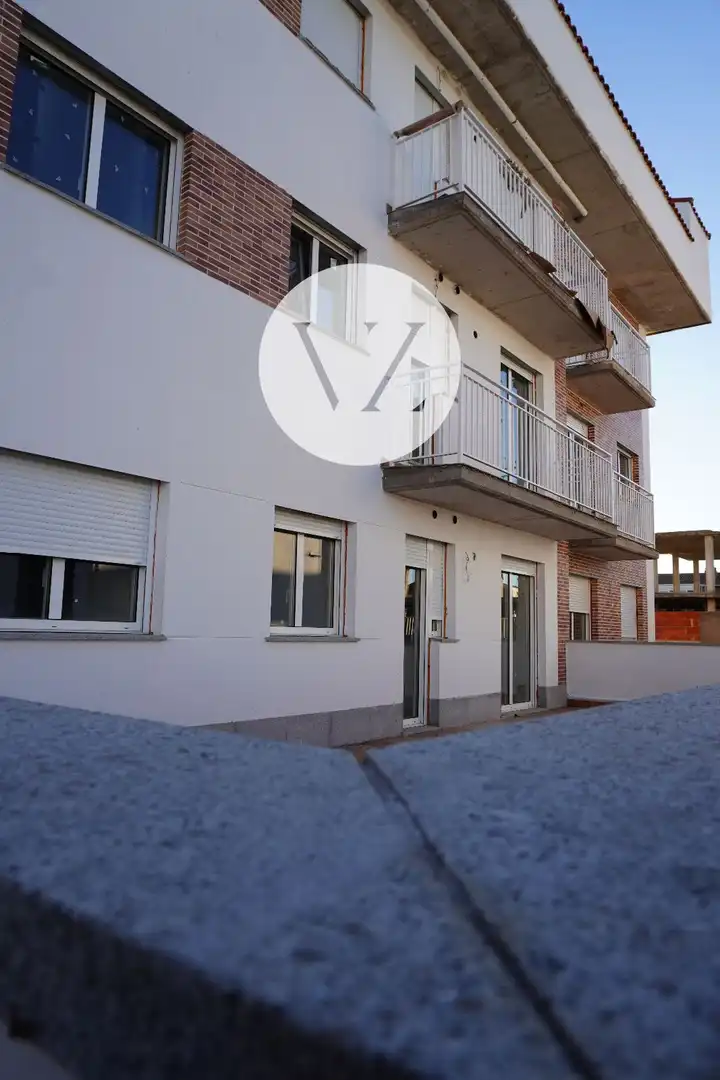 Außenansicht von Wohnung zum Verkauf in Pelabravo mit Heizung, Privatgarten und Terrasse