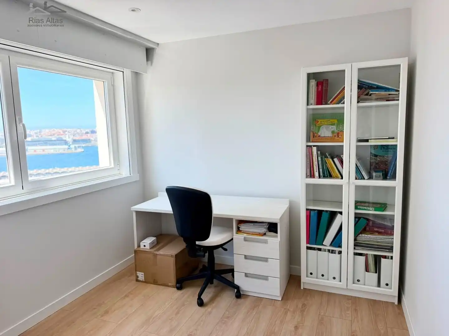 Piso en venta en A Coruña Capital  con Calefacción, Terraza y Amueblado