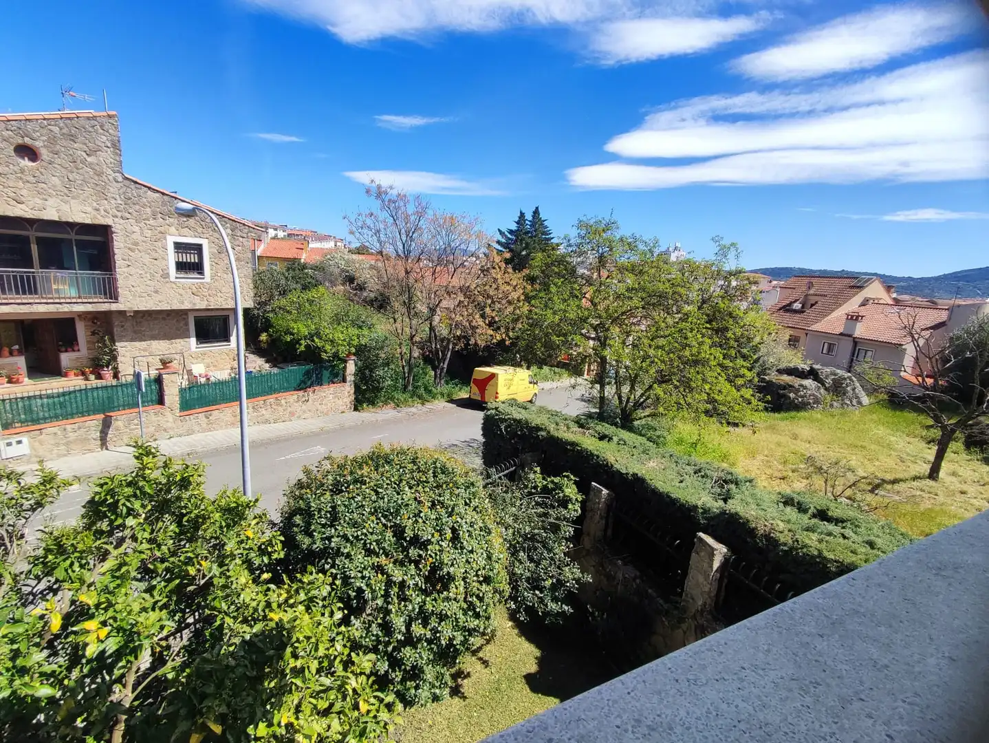 Außenansicht von Haus oder Chalet zum Verkauf in Plasencia mit Heizung, Privatgarten und Terrasse