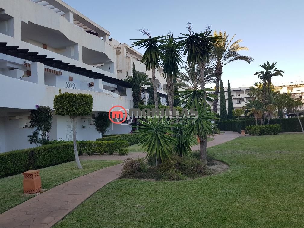 Vista exterior de Apartament en venda en Mojácar amb Jardí privat, Terrassa i Traster