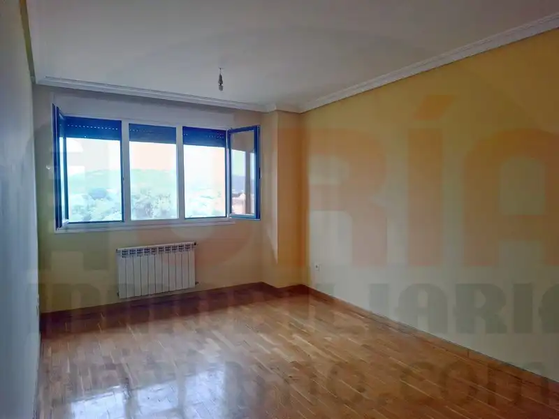 Dormitori de Pis en venda en Siero amb Calefacció i Parquet