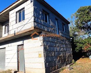 Vista exterior de Casa o xalet en venda en Leiro amb Terrassa i Balcó