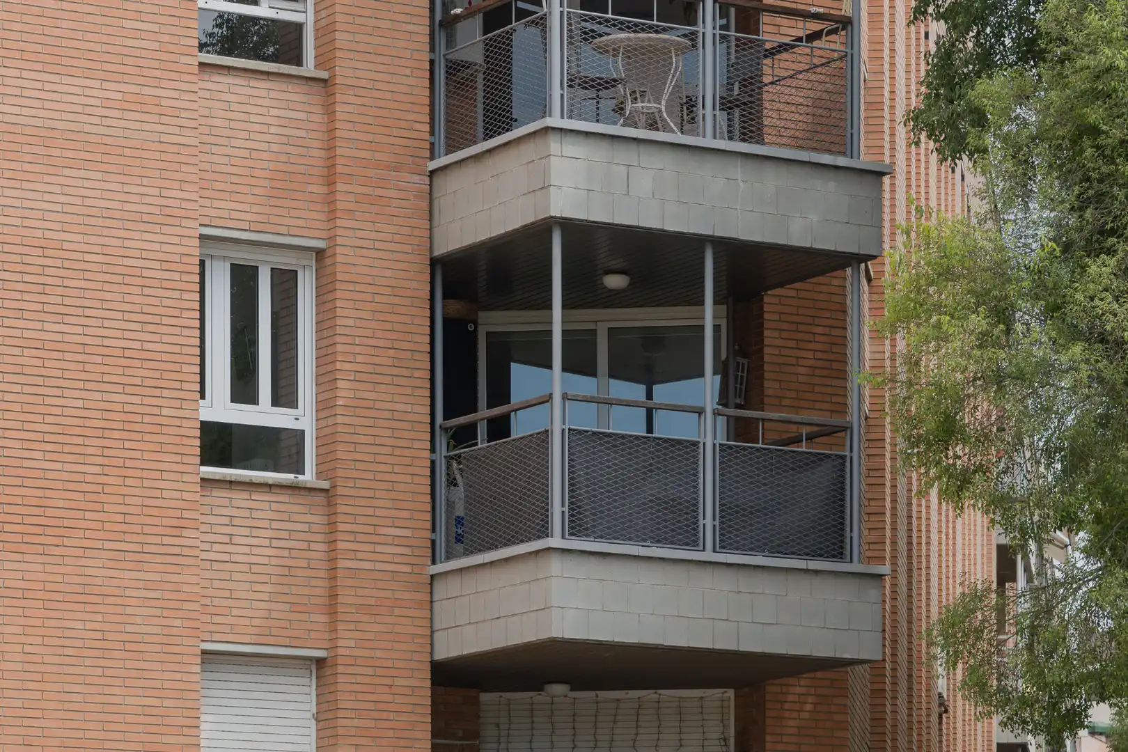 Außenansicht von Wohnung zum Verkauf in Girona mit Klimaanlage, Heizung und Parkett