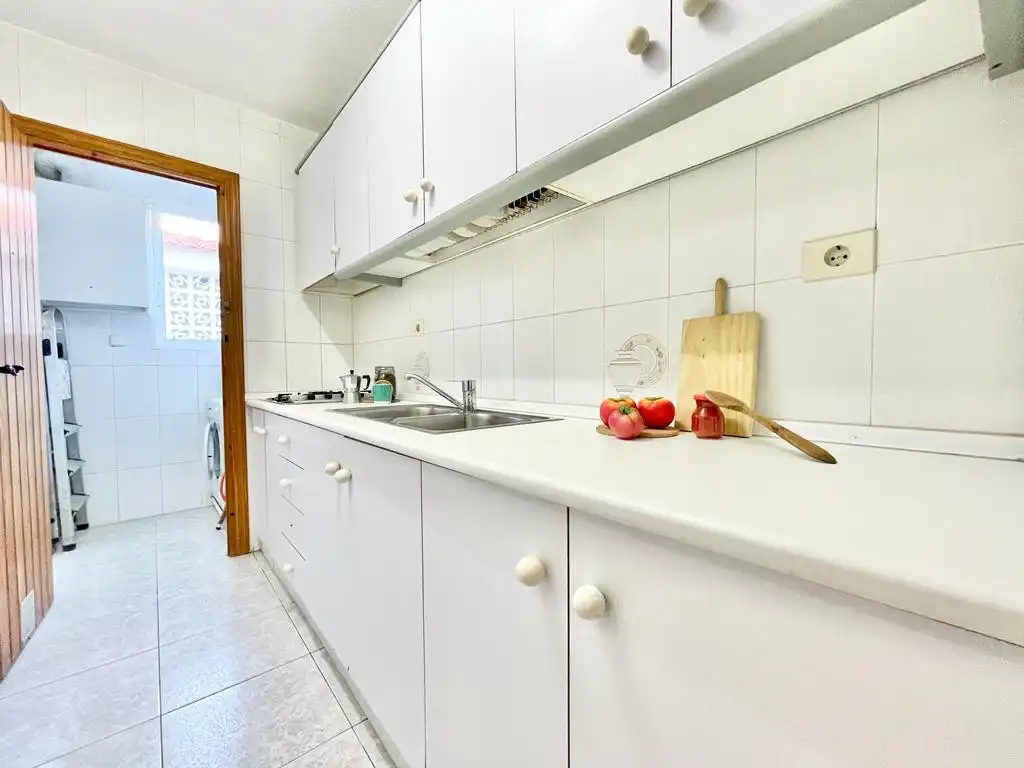 Cuina de Casa o xalet en venda en San Pedro del Pinatar amb Aire condicionat, Jardí privat i Terrassa