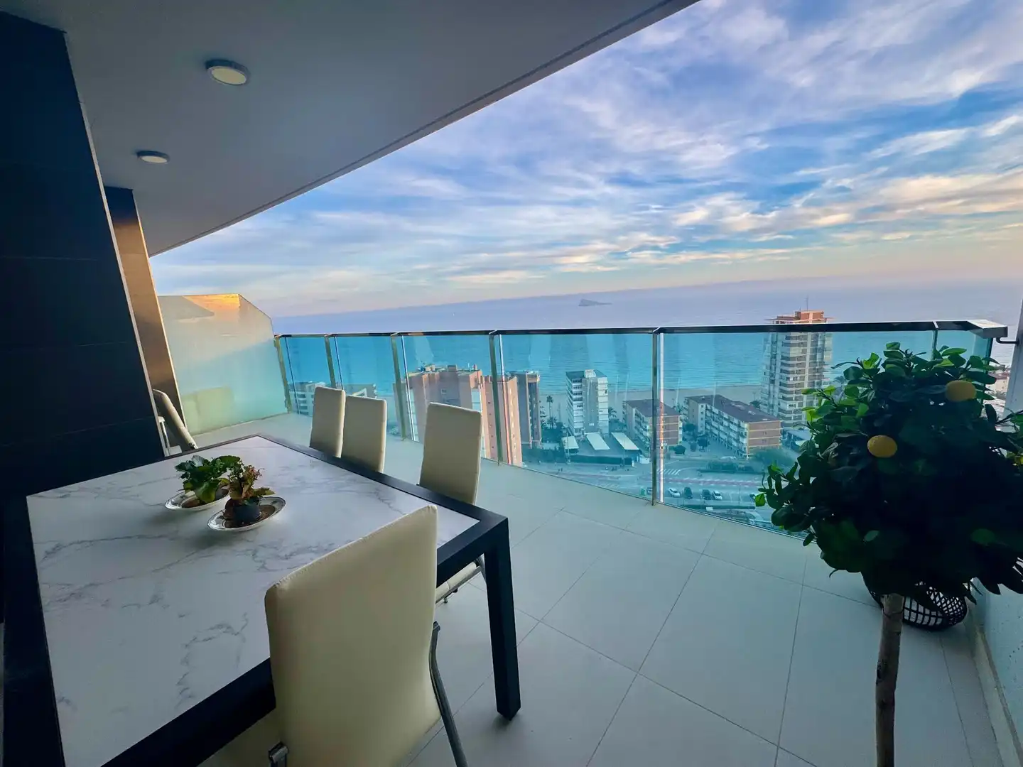 Apartment with pool for sale in Playa de Poniente