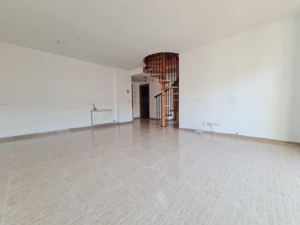 Flat for sale in Salt  with Balcony