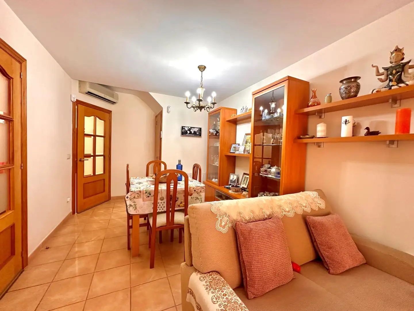 Sala d'estar de Casa adosada en venda en Palamós amb Aire condicionat, Calefacció i Terrassa