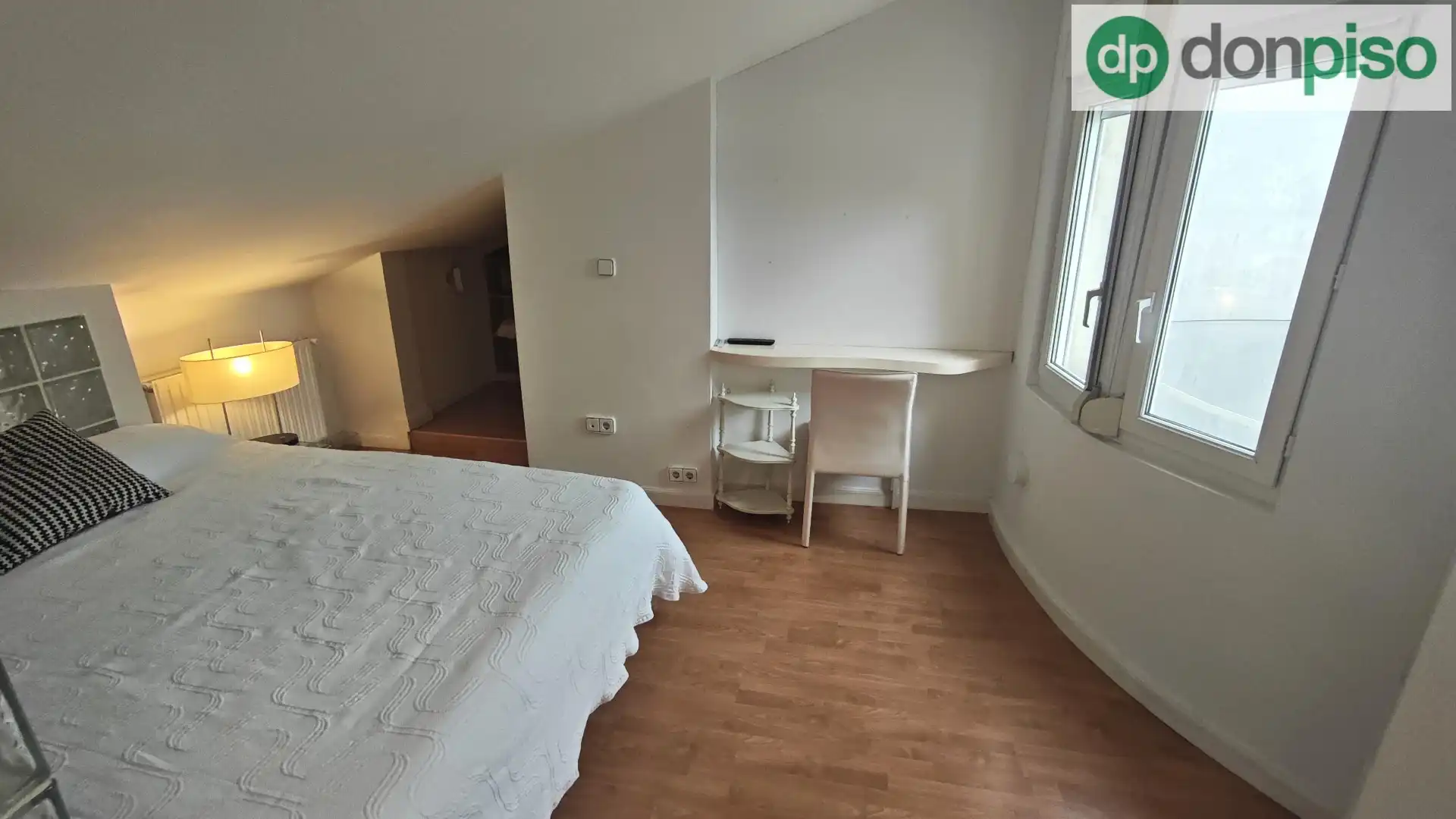 Dormitori de Dúplex en venda en Santander amb Calefacció i Moblat