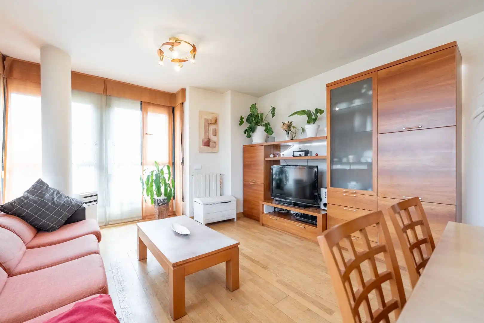 Sala de estar de Dúplex en venta en Torrejón de Ardoz con Calefacción, Terraza y Piscina