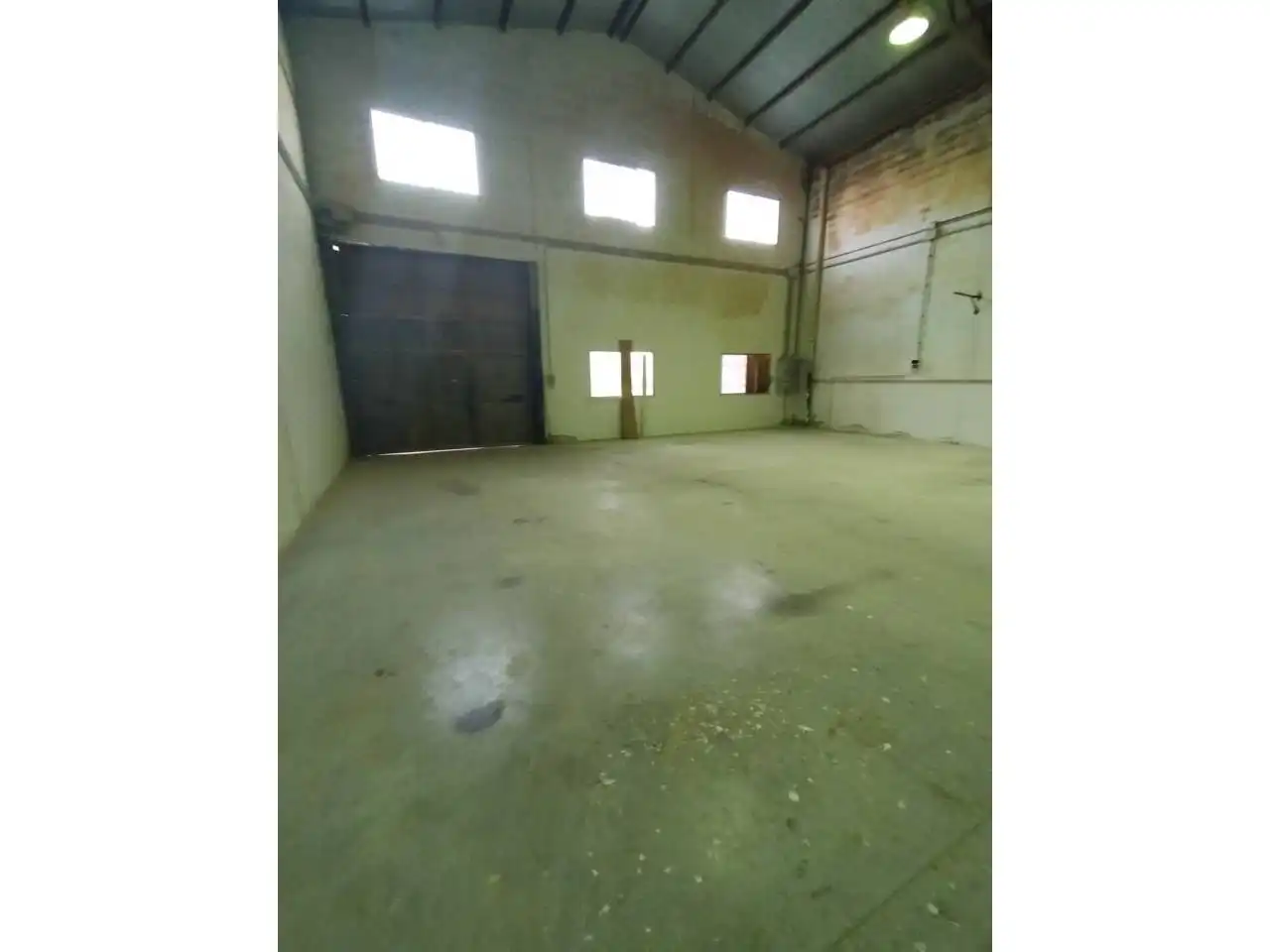 Industrial buildings for rent in Cabra