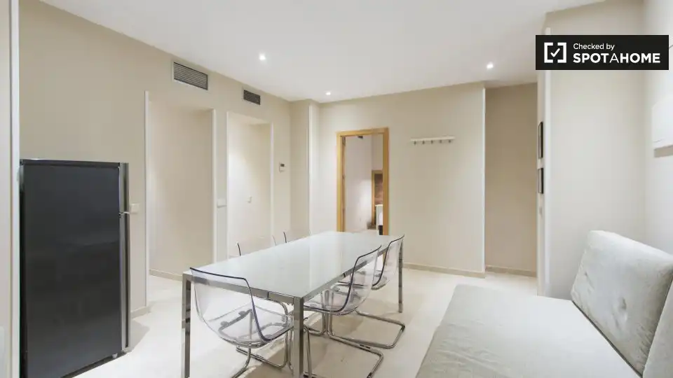 2 hab, 62m² en Sol, Centro, Madrid - Image 2