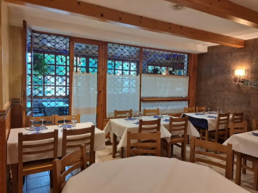 Local en traspaso en Alp con Calefacción, Parquet y Terraza