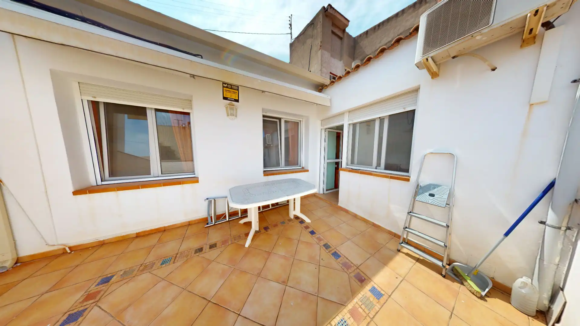 Vista exterior de Casa o chalet en venta en El Campello con Aire acondicionado, Calefacción y Jardín privado