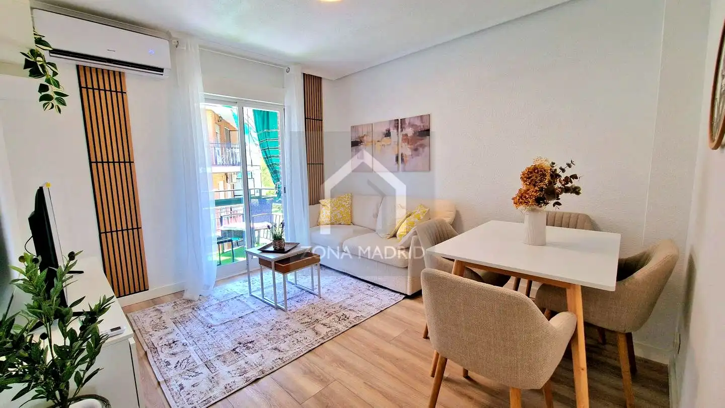 Vista exterior de Piso en venta en Madrid con Aire acondicionado, Terraza y Amueblado