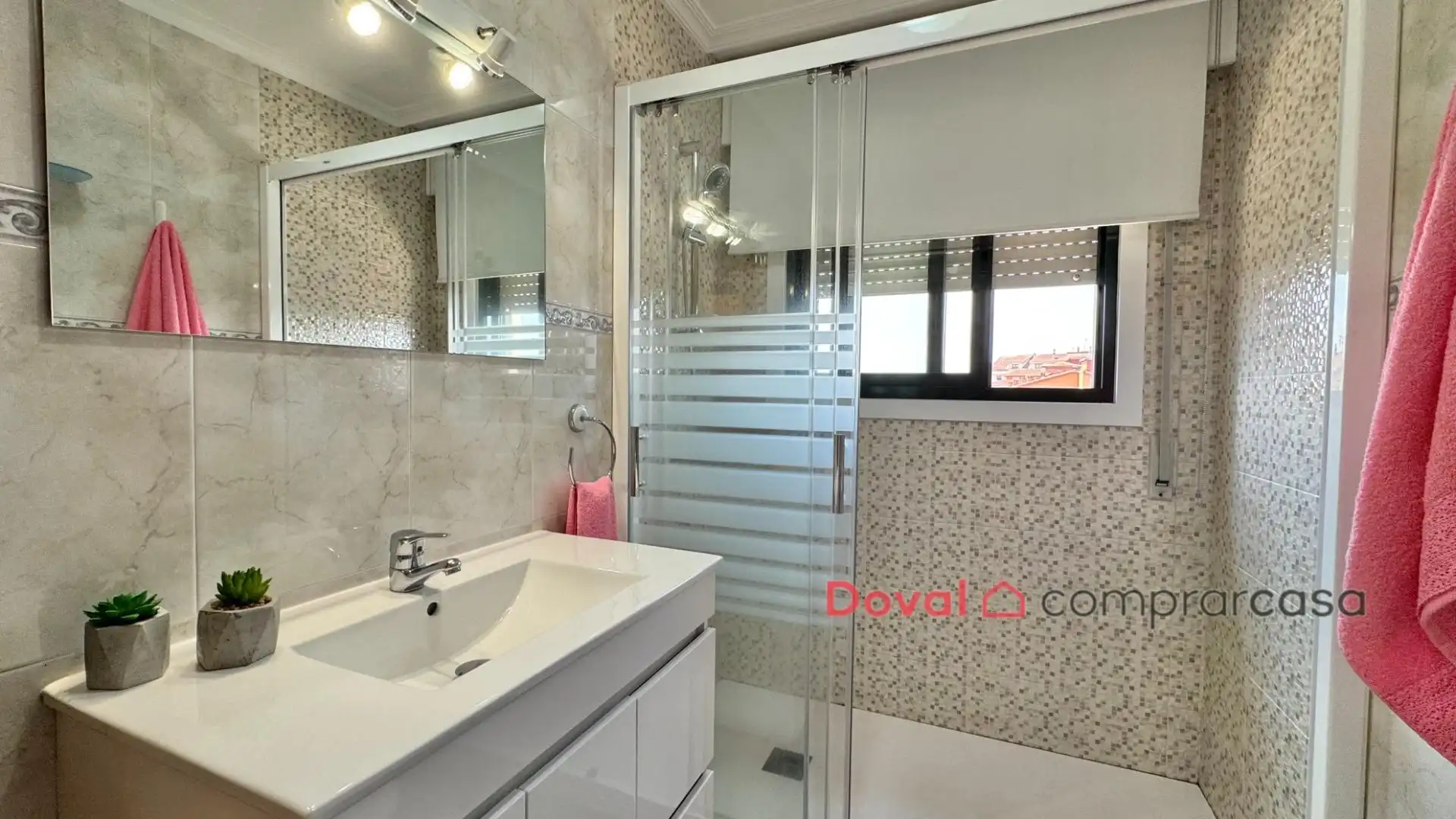 Baño de Ático en venta en Tui con Calefacción, Parquet y Terraza