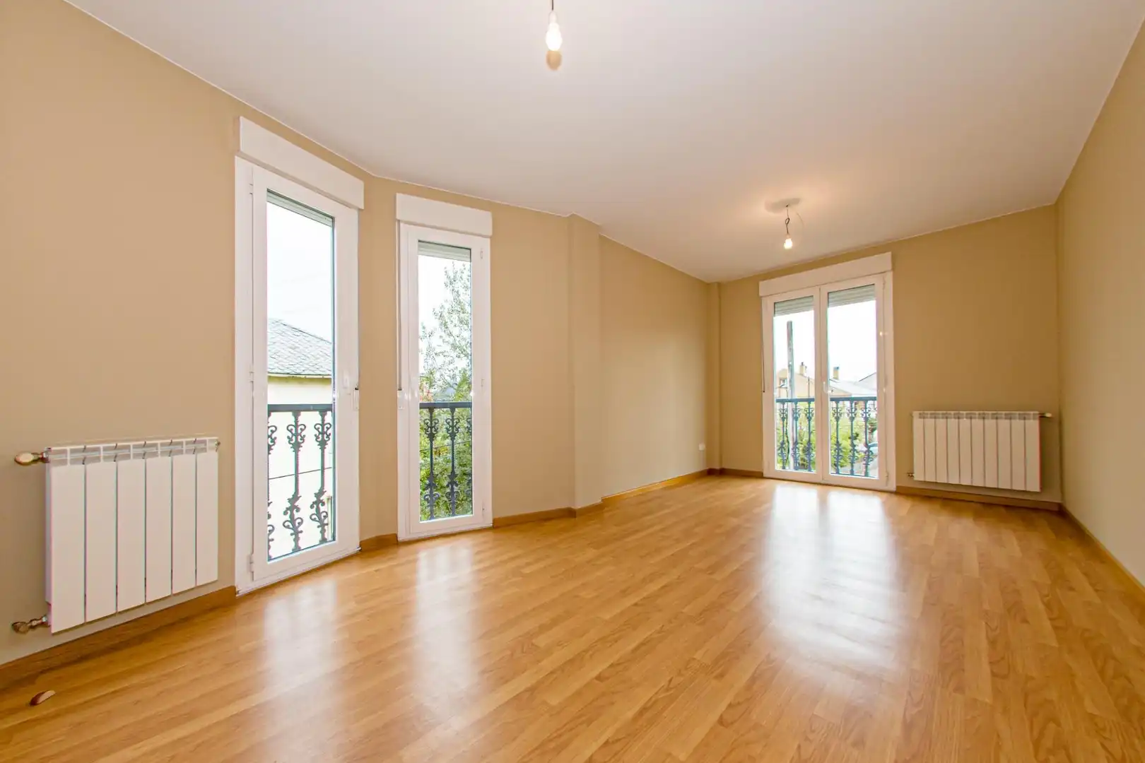 Sala de estar de Casa o chalet en venta en Ponferrada con Calefacción, Jardín privado y Terraza