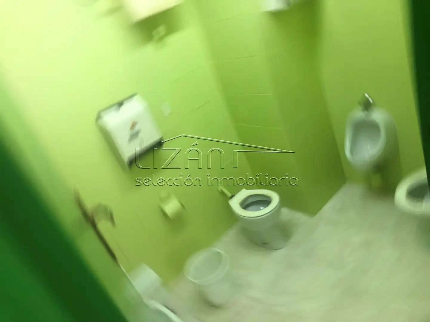 Bathroom of Commercial properties for sale in Oviedo 