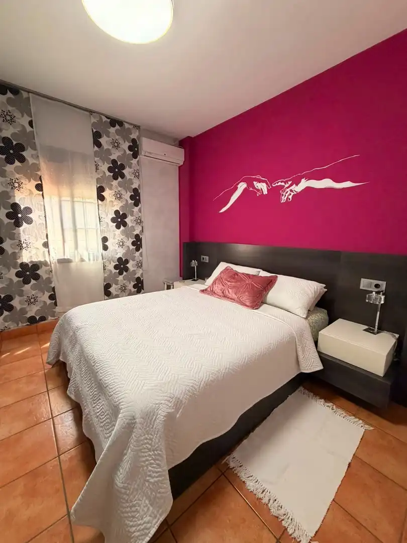 Dormitori de Casa o xalet en venda en Mairena del Alcor amb Aire condicionat, Terrassa i Traster