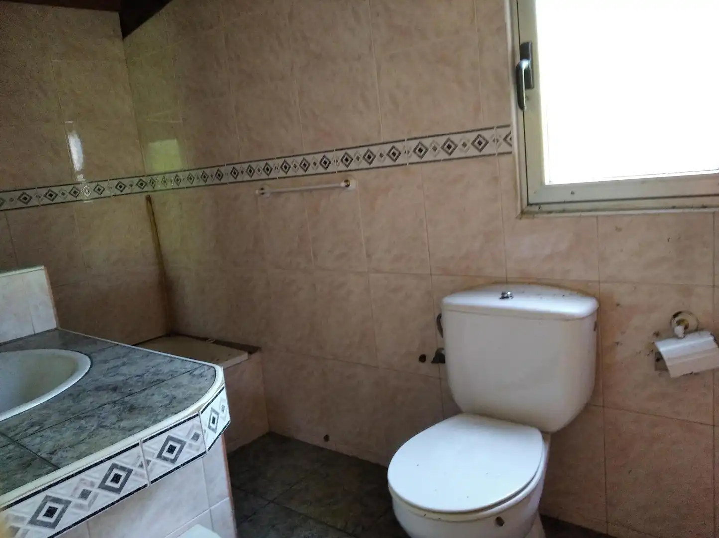 Bathroom of Houses for sale in Laguna de Negrillos  with Private garden