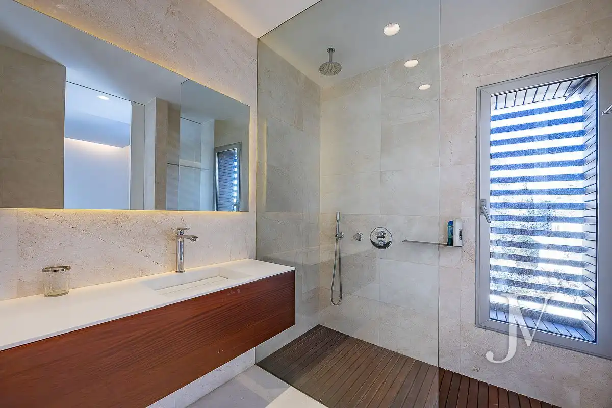 Bathroom of Houses for sale in Madrid  with Air Conditioner, Heating and Private garden