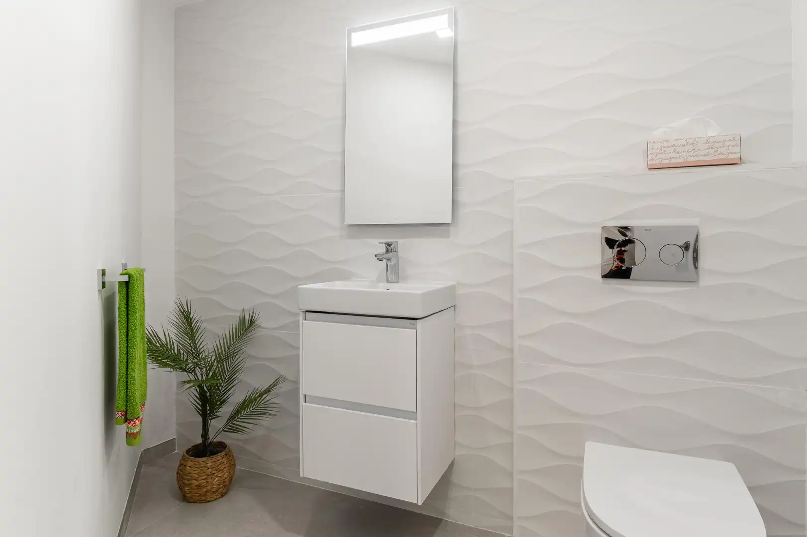 Badezimmer von Wohnungen zum Verkauf in Benicasim / Benicàssim mit Klimaanlage, Heizung und Privatgarten