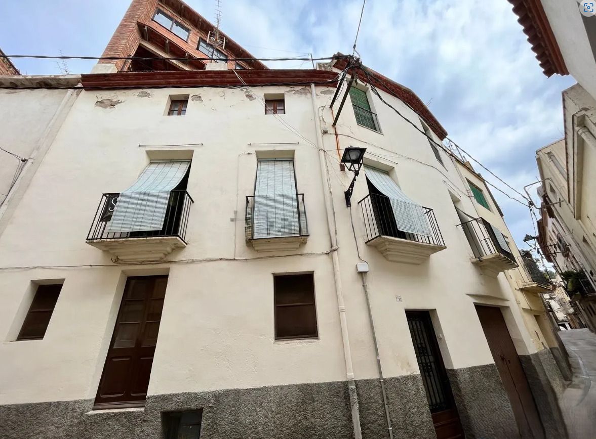 Vista exterior de Casa adosada en venda en Riudecols amb Traster i Balcó