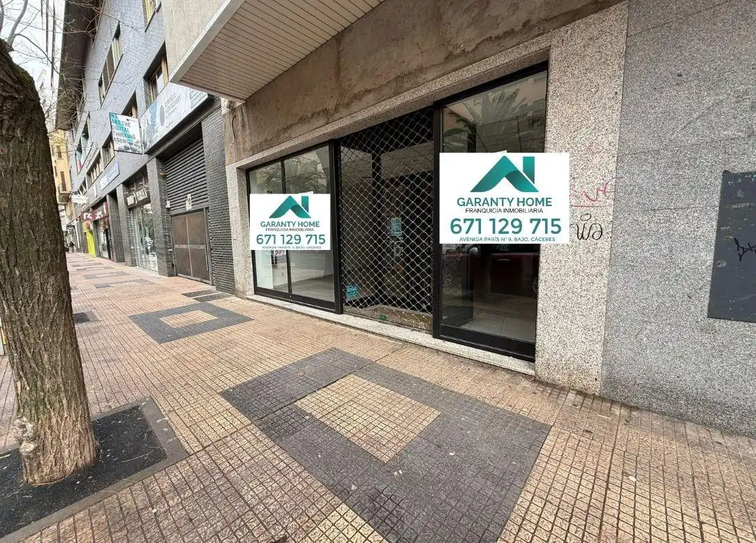 Locale commerciale in affitto a Centro