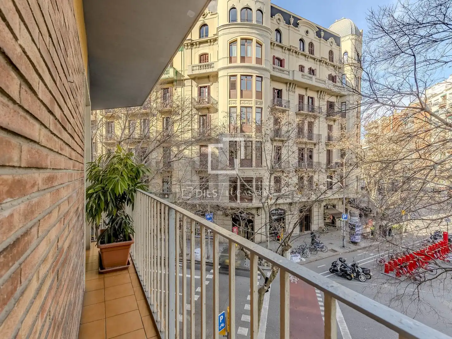 Vista exterior de Pis en venda en Barcelona amb Aire condicionat, Calefacció i Parquet