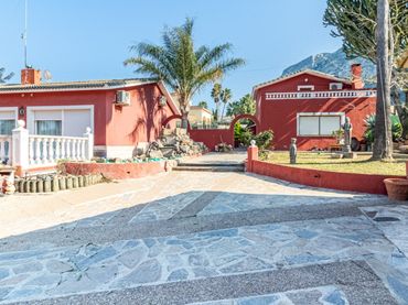 Villa con piscina in vendita a El Montgó