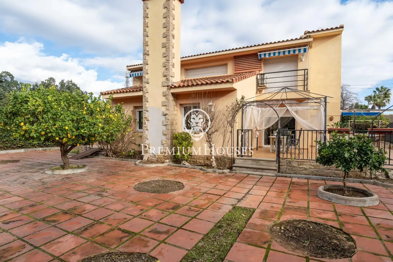 Vista exterior de Casa o xalet en venda en Salou amb Aire condicionat, Calefacció i Jardí privat