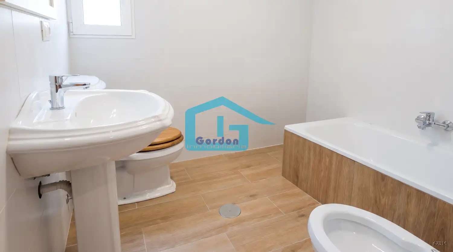 Badezimmer von Wohnung zum Verkauf in Sanxenxo mit Terrasse